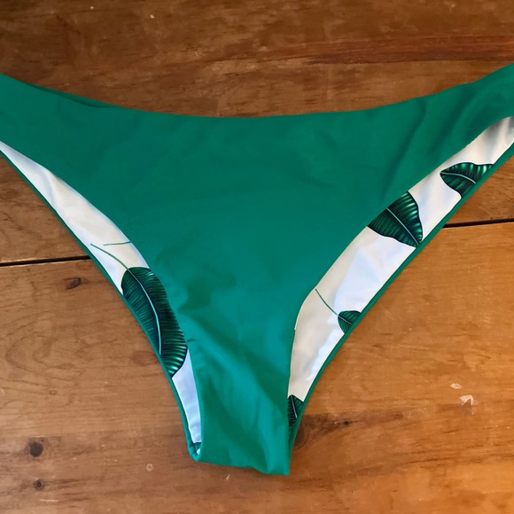 Bikini - Picture 3 of 4